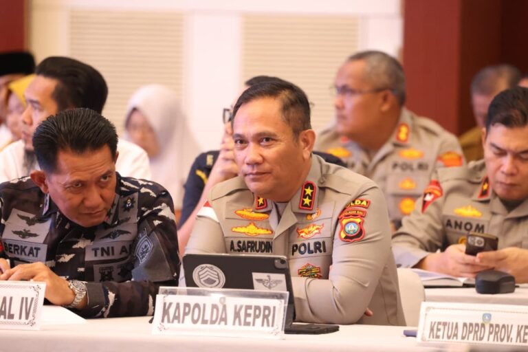 KAPOLDA KEPRI HADIRI RAKOR PENGENDALIAN INFLASI BERSAMA MENDAGRI DAN KEPALA BPS, BAHAS KESIAPSIAGAAN DAERAH HADAPI IDUL FITRI 1447 H