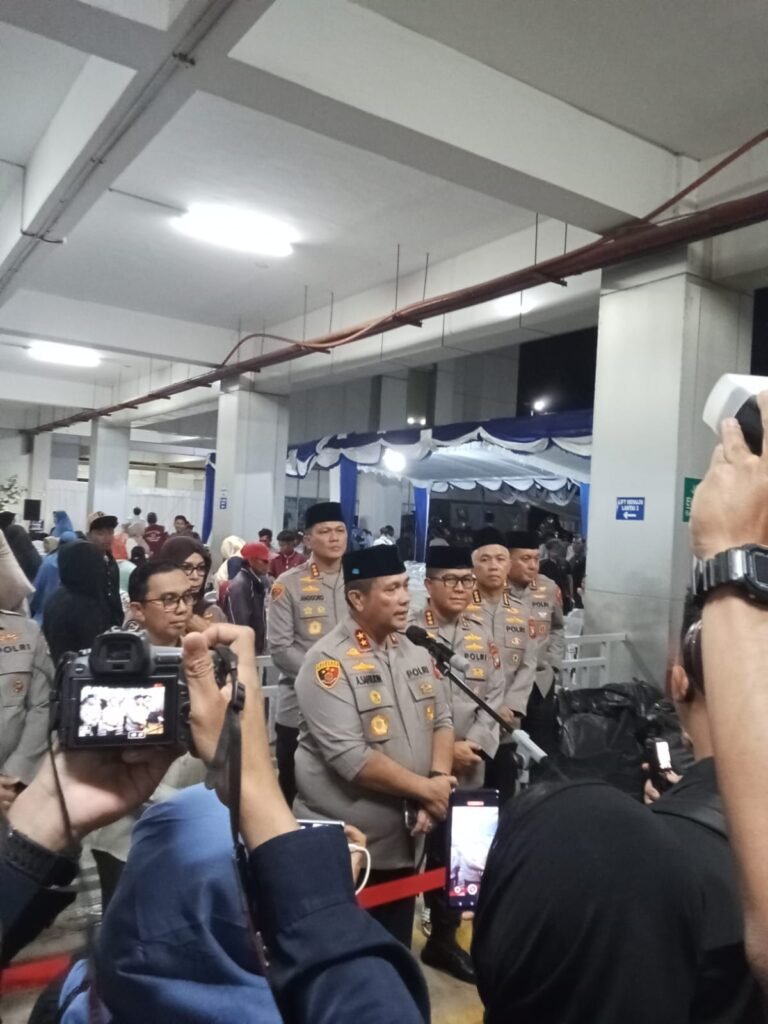 Kapolresta Barelang Dampingi Kapolda Kepri Safari Ramadan dan Buka Puasa Bersama Masyarakat di Pelabuhan Domestik Punggur