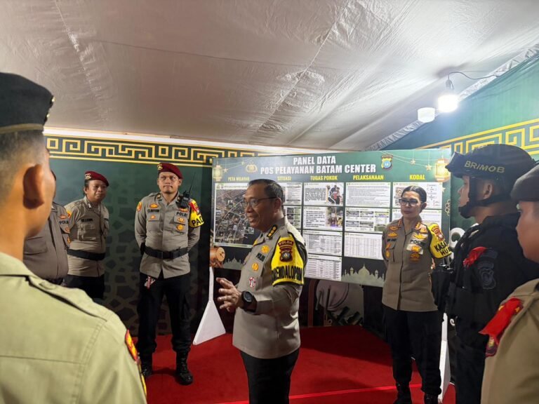 OPERASI KETUPAT SELIGI 2026: KARENDALOPSDA DAN KASATGAS HUMAS TINJAU POS PELAYANAN BATAM CENTER