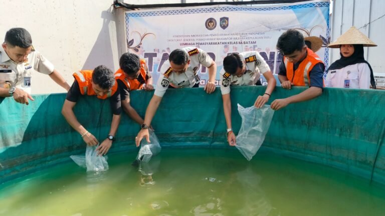 Produktif dan Berdampak! Lapas Batam Panen Kangkung & Kembangkan Budidaya Lele