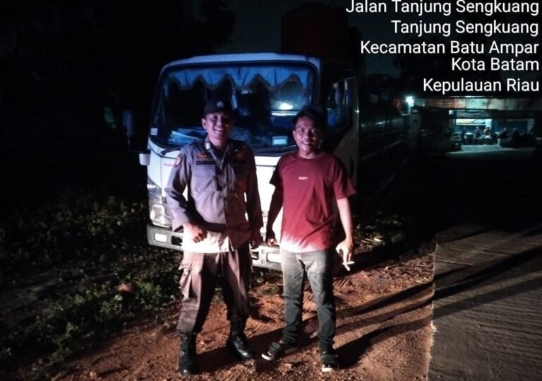 Monitoring Hari ke-55, Polsek Batu Ampar Kawal Pendistribusian Air Bersih di Tanjung Sengkuang dan Batu Merah