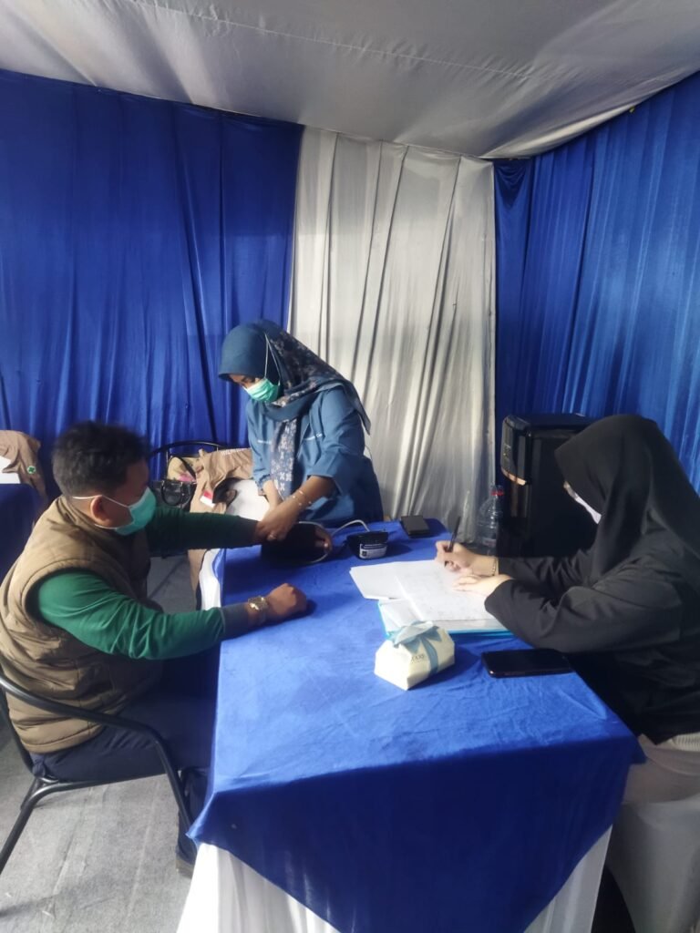 Cek Kesehatan di Posko Mudik Ciwandan, Pimpinan Redaksi Jurnal KUHP Alami Flu Ringan