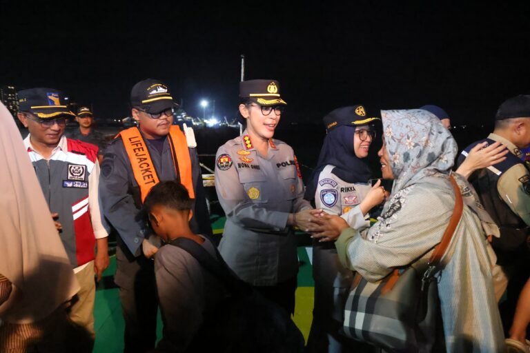 POLDA KEPRI PASTIKAN ARUS BALIK MUDIK GRATIS AMAN, 142 PENUMPANG TIBA DI BATAM