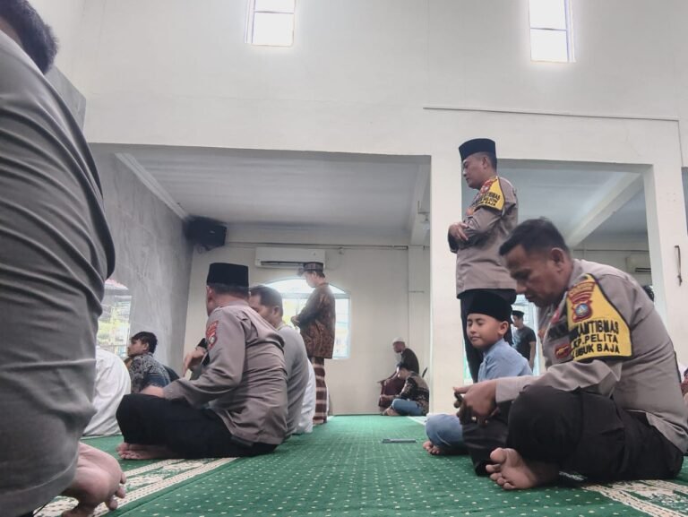 Kebersamaan Polri dan Masyarakat, Polsek Lubuk Baja Laksanakan Shalat Istisqa di Masjid Al Fajar