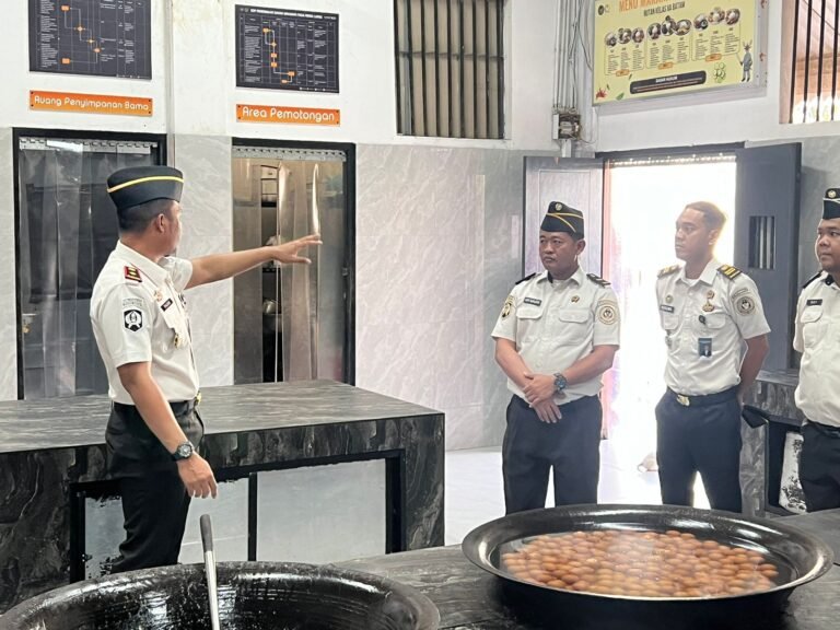 Kontro Dapur Bersama Jajaran, Karutan BatamPastikan Kebersihan dan Pelayanan Makanan Maksimal bagi Warga Binaan