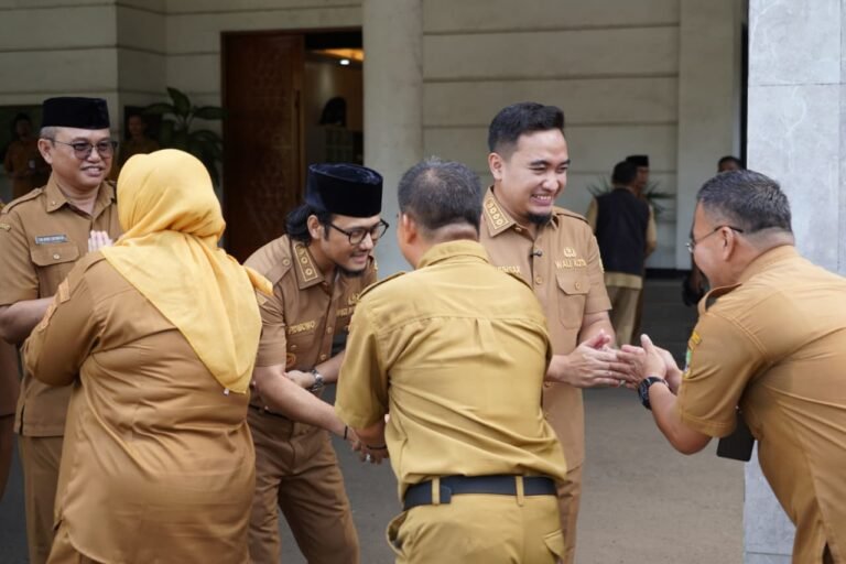 Hari Pertama Kerja, Wali Kota Cilegon Robinsar Tekankan Disiplin dan Peningkatan Pelayanan Publik