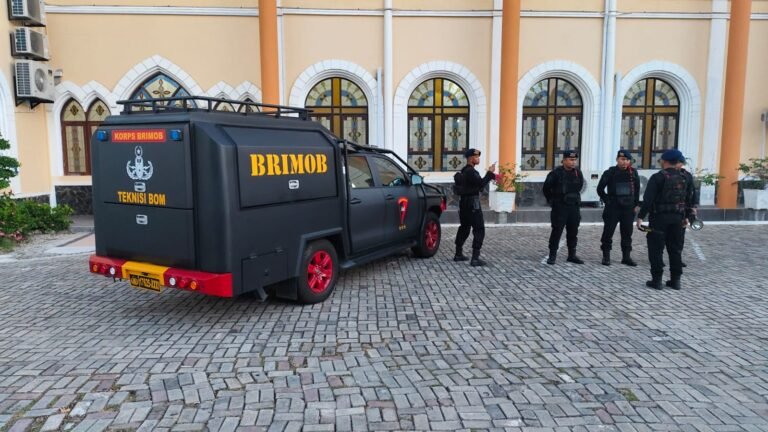 Antisipasi Ancaman, Tim Jibom Lakukan Sterilisasi Gereja Prioritas di Lubuk Baja