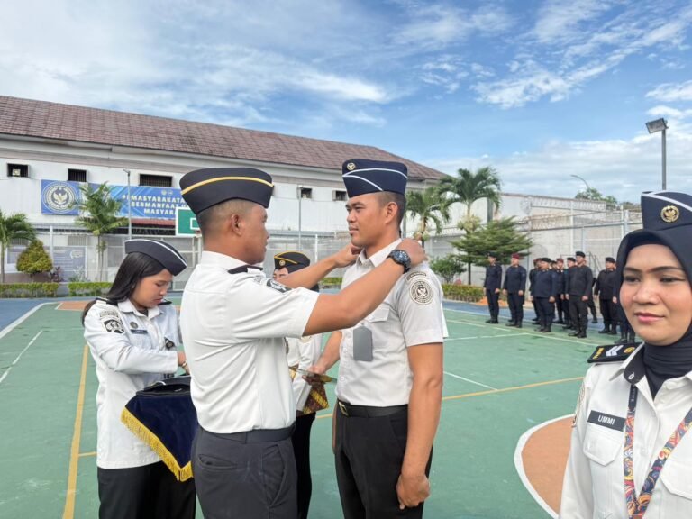 DEDIKASI BERBUAH PENGHARGAAN, 29 PEGAWAI RUMAH TAHANAN NEGARA KELAS IIA BATAM RESMI NAIK PANGKAT