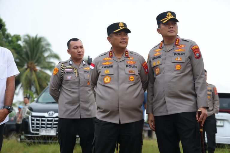 Kapolresta Barelang Mendampingi Kapolda Kepri dan Wakil Wali Kota Batam dalam Pengecekan Lahan dan Sekolah di Kecamatan Galang