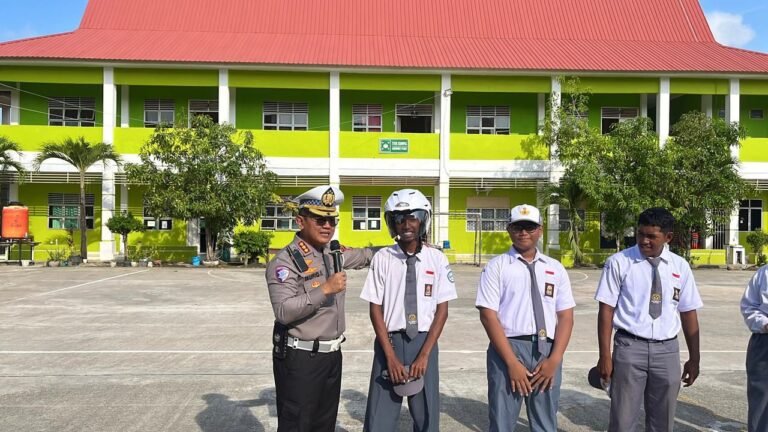 DITLANTAS POLDA KEPRI EDUKASI SISWA SMAN 15 BATAM, TEKANKAN KESELAMATAN BERLALU LINTAS