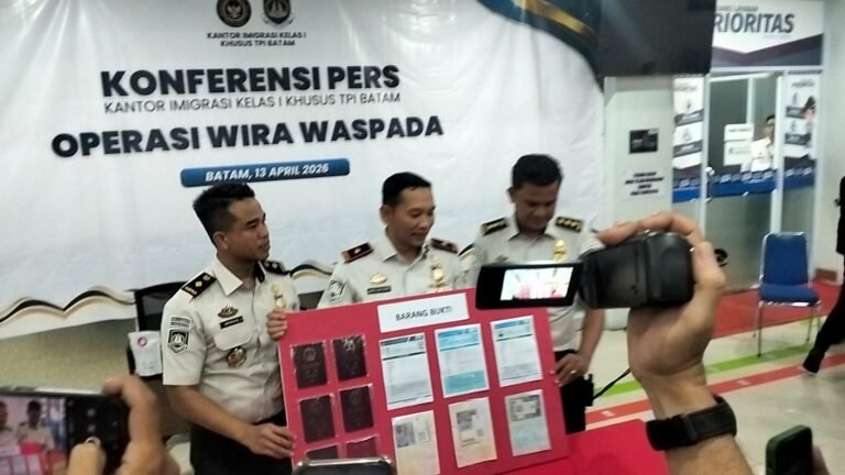 Imigrasi Batam Amankan 6 WNA dalam Operasi Wira Waspada 2026