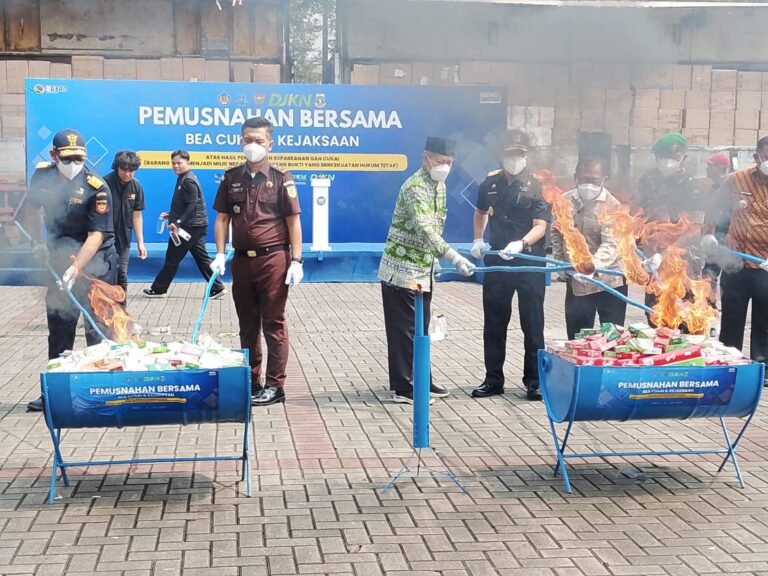 Puluhan Juta Rokok Ilegal Dimusnahkan di Tangerang, Nilainya Tembus Rp34 Miliar
