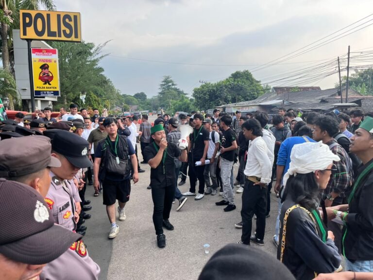 Mahasiswa HMI Se-Banten Gelar Aksi di Polda Banten, Berlangsung Tertib dan Humanis