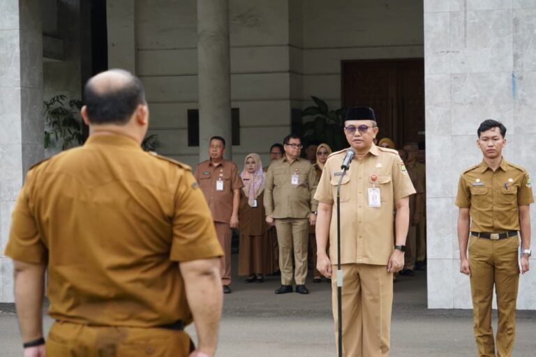 Apel Pagi Bersama, Plt Sekda Cilegon Ahmad Aziz Ingatkan Disiplin ASN dan Pengawasan Ketat Pegawai