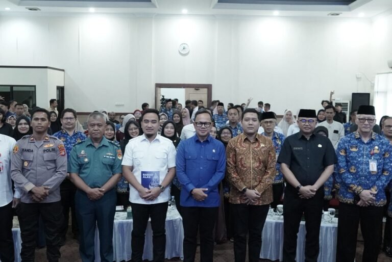 Bedah Buku “Babad Alas” Karya Wamendagri Bima Arya, Robinsar Ajak ASN Ikuti Inspirasi di Buku “Babad Alas” dalam Pembangunan Kota Cilegon