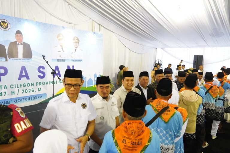 393 Jamaah Haji Kloter 11 Kota Cilegon Resmi Dilepas, Wali Kota Robinsar Titip Doa dan Pesan Jaga Kesehatan di Tanah Suci
