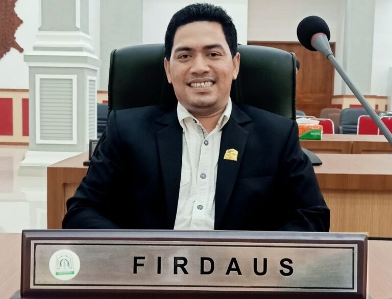Anggota DPRK Aceh Timur Fraksi Partai Demokrat Firdaus Ucapkan Selamat Hardiknas 2026.