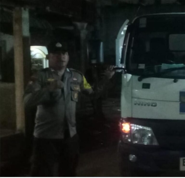 Polsek Batu Ampar Monitoring Distribusi Air Bersih Hari Ke-99 bagi Warga Terdampak Gangguan Air