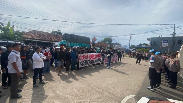 PW PII Banten Gelar Aksi Demonstrasi, Desak Kapolri Evaluasi dan Copot Kapolda Banten