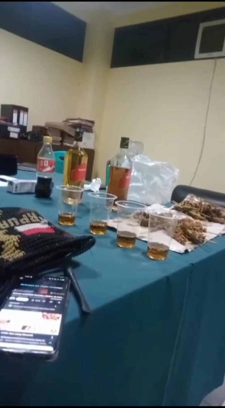 Diduga Pesta Miras di Dalam Kantor, Video Oknum Polisi di Polsek Baros Viral dan Tuai Sorotan Publik