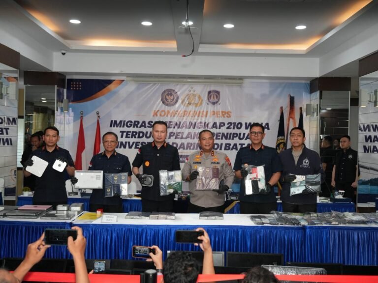 Imigrasi Menangkap 210 WNA Terduga Pelaku Penipuan Investasi Daring di Batam