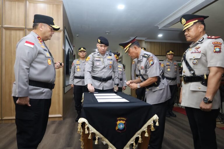Kapolda Kepri Pimpin Upacara Serah Terima Jabatan Ka Spkt Polda Kepri