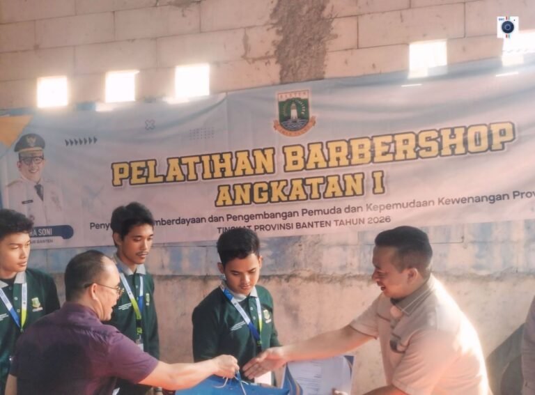 Dukung Kemandirian Pemuda, Dispora Banten Gelar Pelatihan Barbershop Angkatan Satu