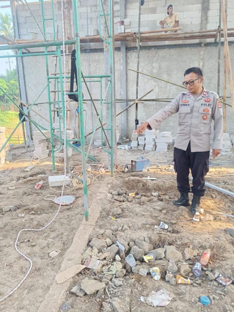 Pekerja Bangunan di Cibadak Lebak Jatuh dari Ketinggian, Polisi Lakukan Olah TKP