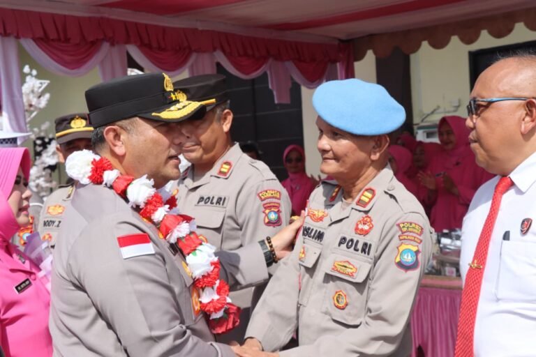 22 Tahun Mengabdi di Perbatasan Ujung Utara Kepulauan Riau, Kasipropam Anambas Beserta Istri Dapat Hadiah Umroh dari Kapolda Kepri