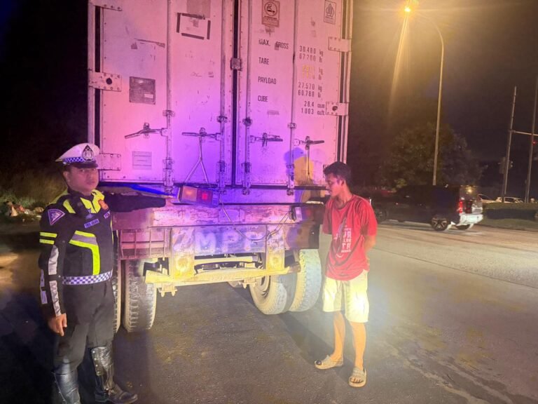 Satlantas Polresta Barelang Gelar Patroli Malam dan Tindak Kendaraan Trailer Tanpa Lampu Rem