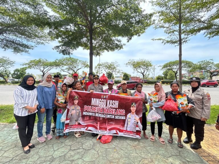 Polwan Polresta Barelang Tebar Kepedulian Melalui Kegiatan Minggu Kasih di Kota Batam