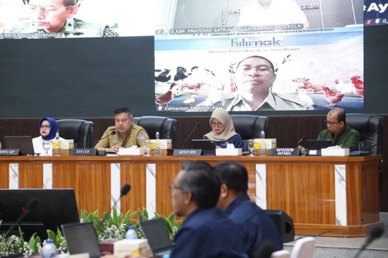 Jaga Stabilitas Harga, Sekjen Kemendagri Minta Bulog Percepat Distribusi Minyak Goreng ke Indonesia Timur