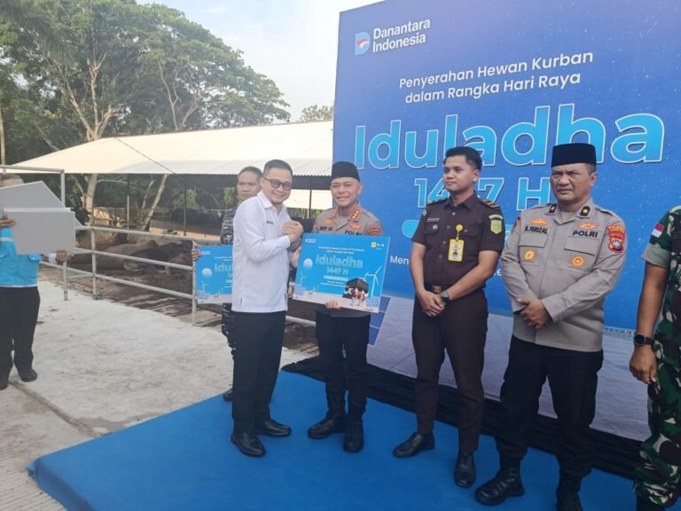 Polresta Barelang Terima Bantuan Hewan Qurban dari PLN Batam untuk Disalurkan kepada Masyarakat