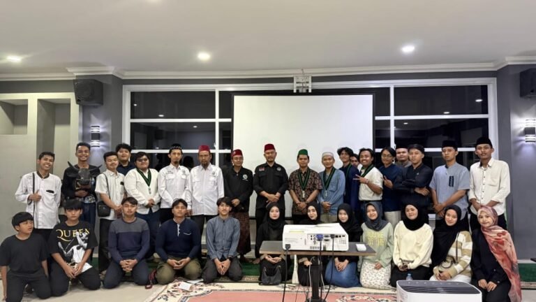 Kembali Ke Masyarakat! HMI Komisariat Sosial Budaya Unesa Gelar Kegiatan Kajian Fiqih Qurban serta Praktik Penyembelihan Halal Untuk Jemaah Masjid