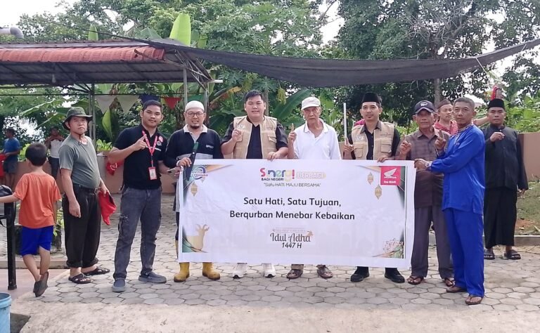 Capella Honda Serahkan Hewan Kurban ke Masjid Al Multazam Tanjungpinang