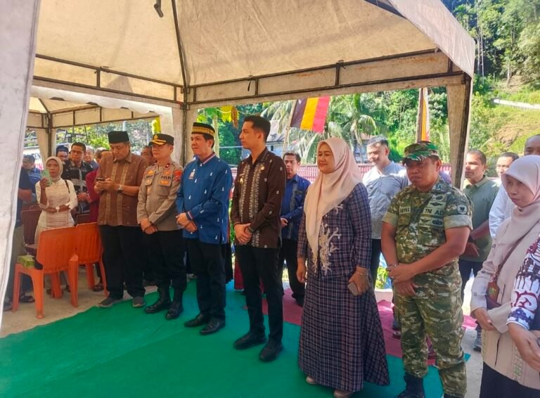 Wali Kota Riyanda Putra Resmikan Sentra Tenun Songket Silungkang, Dorong Pelestarian Budaya dan Penguatan UMKM