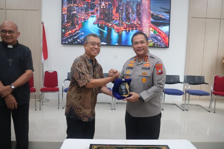 ‎KAPOLDA KEPRI HADIRI PERESMIAN GEDUNG “SENTRUM CARITAS” DAN LOKAKARYA MIGRASI AMAN DI BATAM