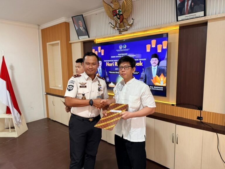 Wujud Penghargaan Atas Pembinaan Positif, Warga Binaan Rutan Batam Terima Remisi Khusus Waisak 2026