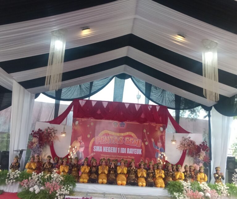 SMA Negeri 1 Idi Rayeuk Gelar Pentas Seni Bertema Ekpresi Seni Generasi Muda Yang Berkarya dan Berbudaya