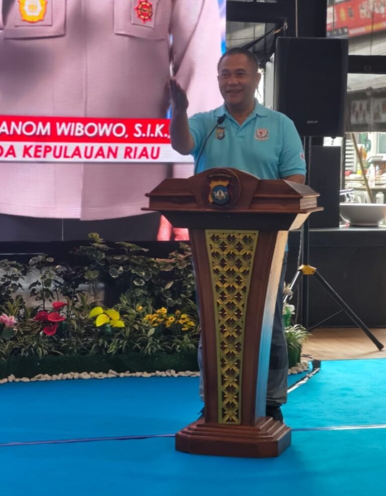 Polda Kepri Gelar Turnamen Domino dan Nobar Piala Dunia, Perkuat Sinergi dengan Masyarakat pada Hari Bhayangkara ke-80