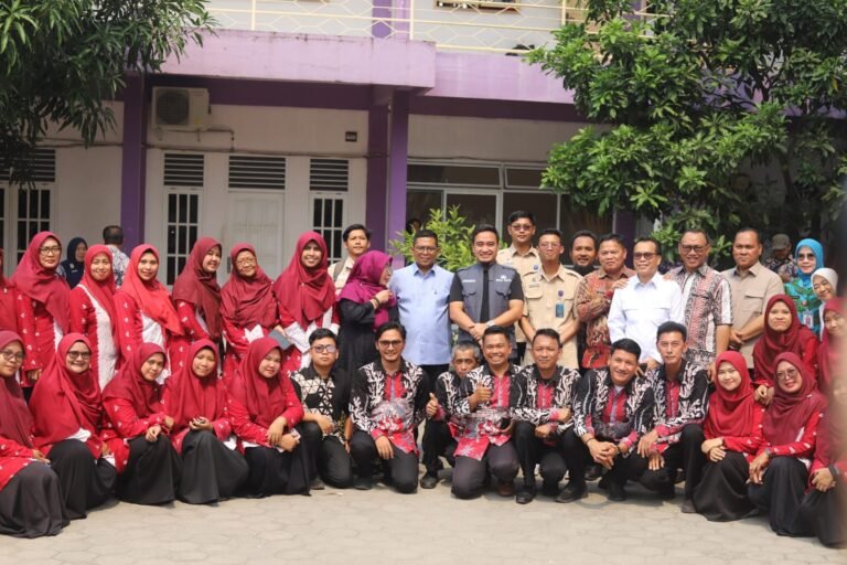 Dampingi Gubernur Banten, Wali Kota Cilegon Pantau Sekolah Gratis, MBG dan SPMB di Kota Cilegon