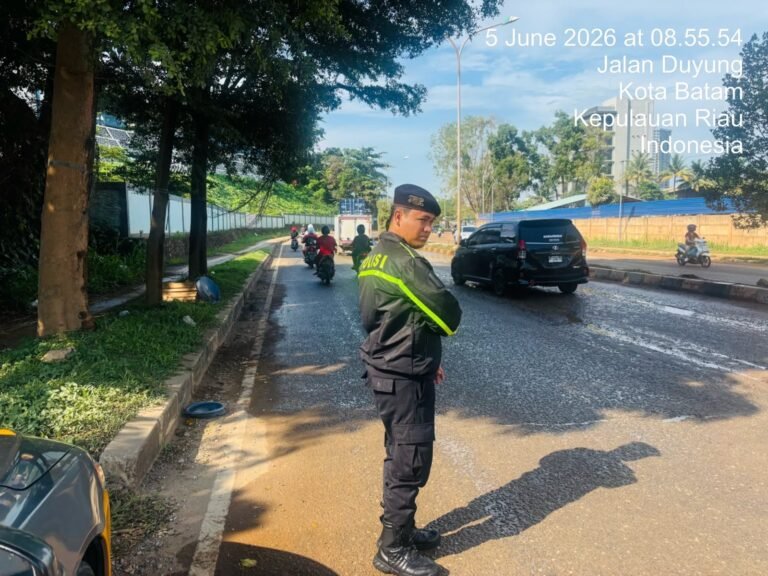 Sat Samapta Polresta Barelang Pastikan Kondisi Wilayah Aman Melalui Patroli Antisipasi Banjir dan Pohon Tumbang