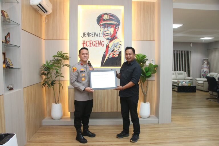 Polresta Barelang Terima Penghargaan dari Grab Indonesia atas Profesionalisme Penanganan Perkara Warga Negara Asing