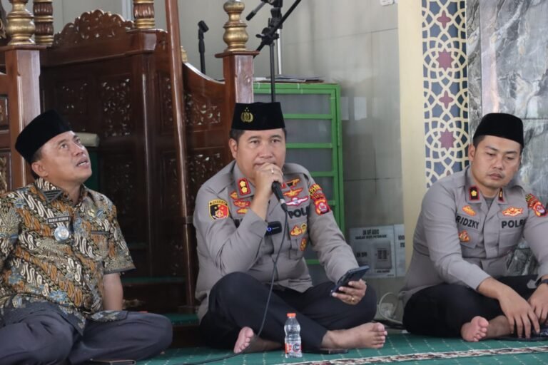 Kapolres Cilegon Gelar Jumat Keliling di Masjid Jabal Nur, Tekankan Pentingnya Sinergi dan Kewaspadaan