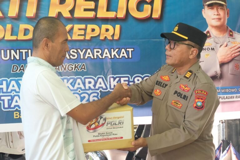 POLDA KEPRI GELAR BAKTI RELIGI DI MASJID KATIJAH SANI SAMBAU DALAM RANGKA MEMPERINGATI HARI BHAYANGKARA KE-80 TAHUN 2026