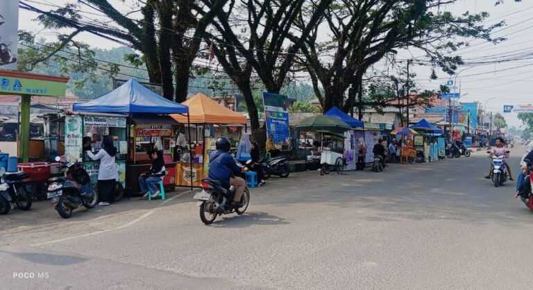 Dugaan Pungli Kepada Pedagang Kaki Lima dan Pengunjung Pasar Bayah Jadi Sorotan