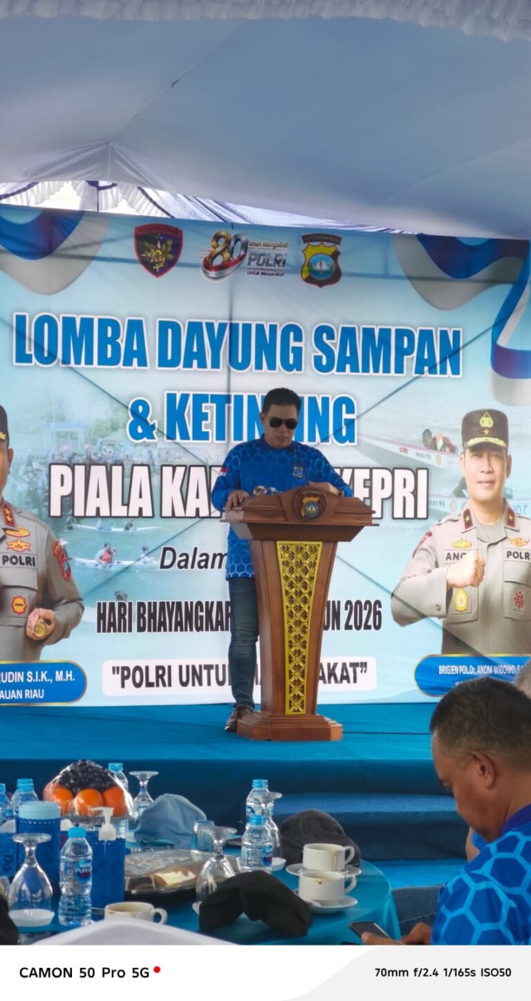 Polda Kepri Gelar Lomba Dayung Sampan dan Balap Ketinting Meriahkan Hari Bhayangkara ke-80