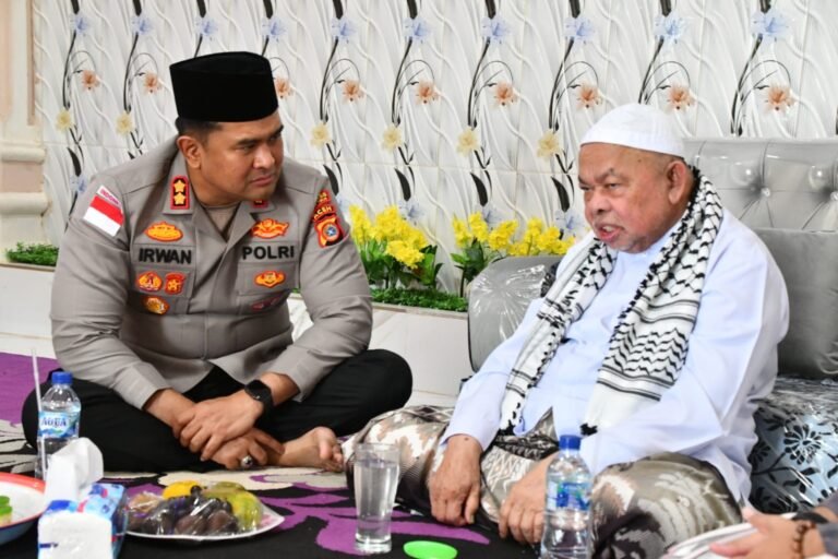 Bakti Religi HUT Bhayangkara Ke-80, Polres Aceh Timur Serahkan 100 Sak Semen untuk Dayah Abu Paya Pasi