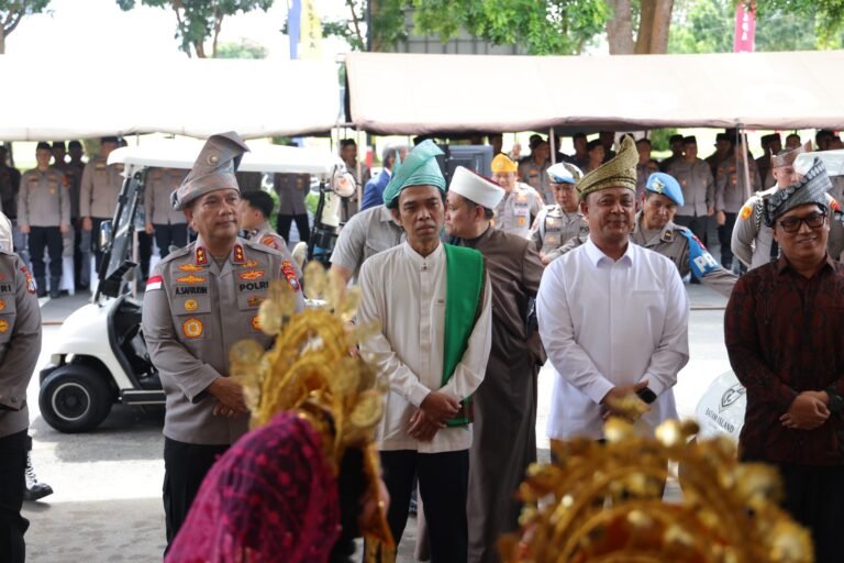 ‎KAPOLDA KEPRI GELAR KENDURI KEBANGSAAN DAN TAUSIAH BERSAMA USTADZ ABDUL SOMAD DALAM RANGKA HARI BHAYANGKARA KE-80