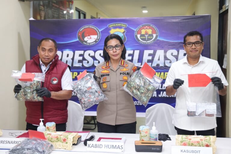 ‎Ditresnarkoba Polda Kepri Dan Satresnarkoba Polres/ta Jajaran Ungkap 10 Kasus Narkotika, Amankan 13 Tersangka